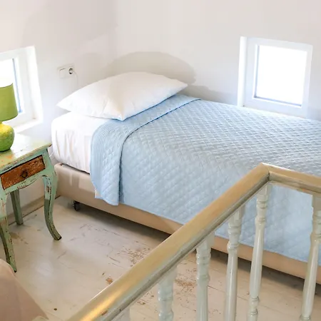 מלון דירות Niriides Homes & 4*