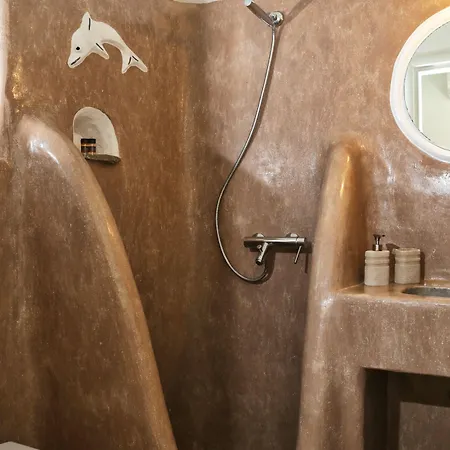 Niriides Homes & מלון דירות