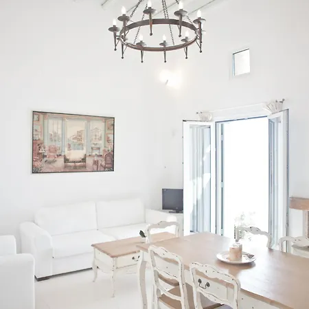 מלון דירות Niriides Homes & 4*