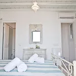 Niriides Homes & شقة فندقية