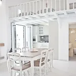 Niriides Homes & アパートホテル 4*