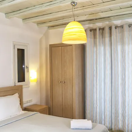 Niriides Homes & מלון דירות 4*