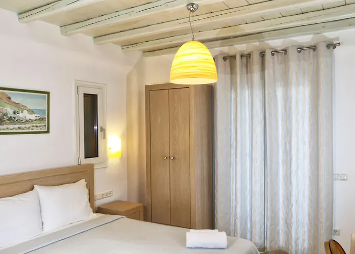 Niriides Homes & מלון דירות 4*