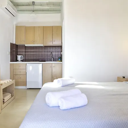 Niriides Homes & מלון דירות 4*