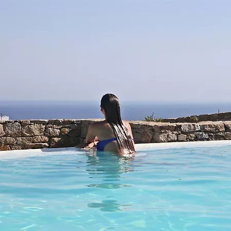 Niriides Homes & Aparthotel 3*