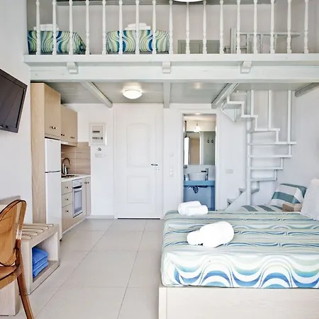 Niriides Homes & Aparthotel 3*