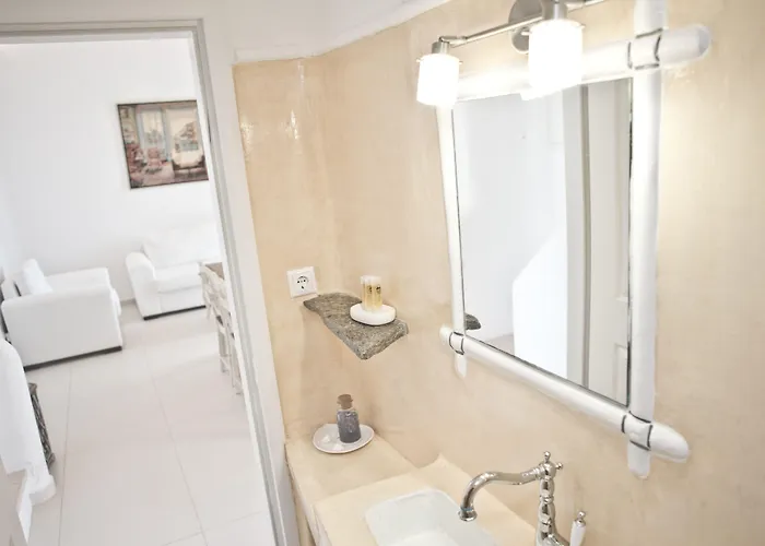 Niriides Homes & Apartahotel 4*