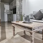 Apart-hotel Niriides Homes &